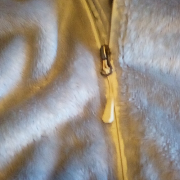 North Face Osito EUC small Woman's: 38"  Silver / Grey - Picture 9 of 12